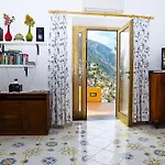 Casa Hellen Center بيت للعطل